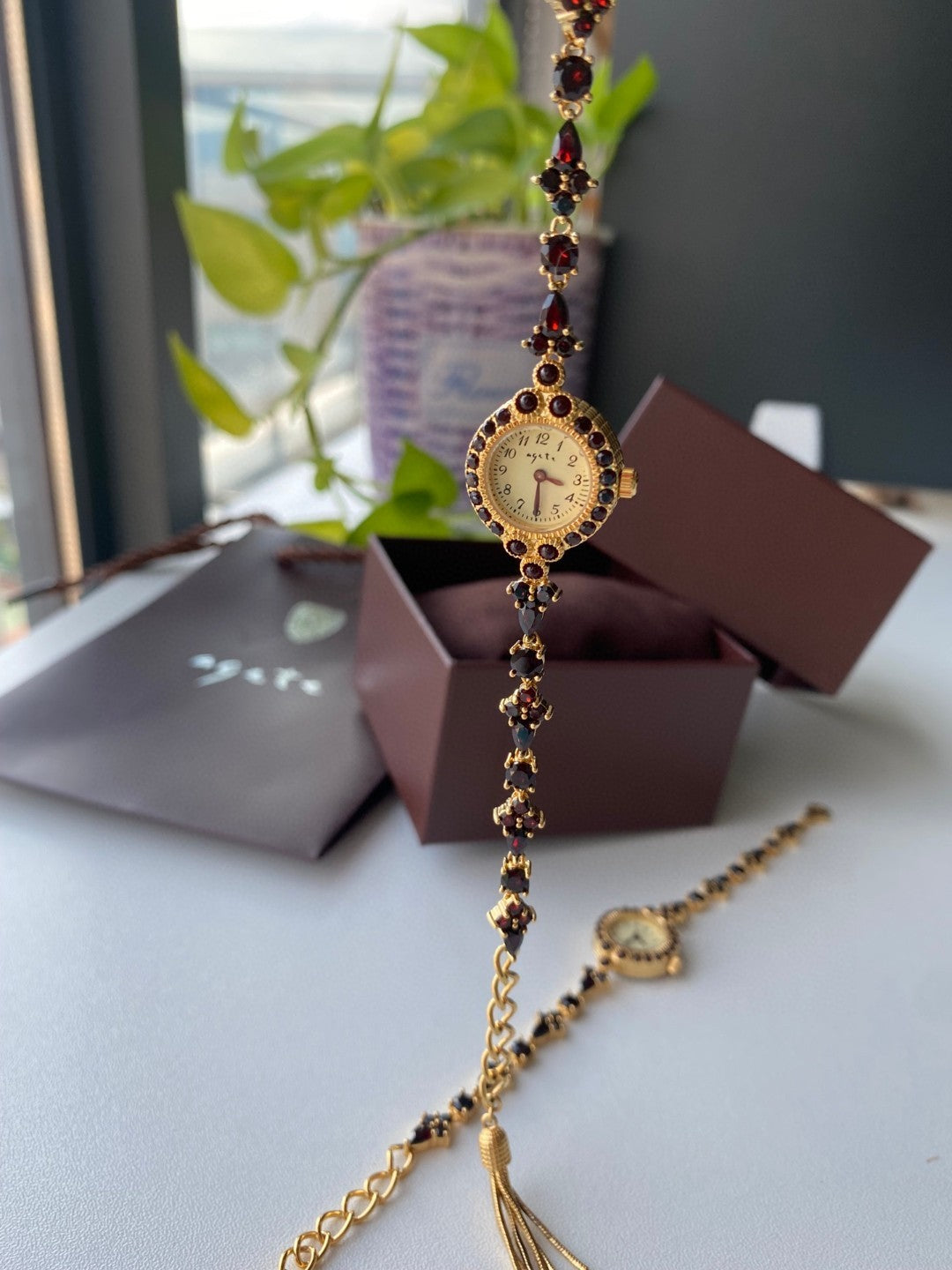 Natural Garnet Disc  Vintage Bracelet Quartz Women&